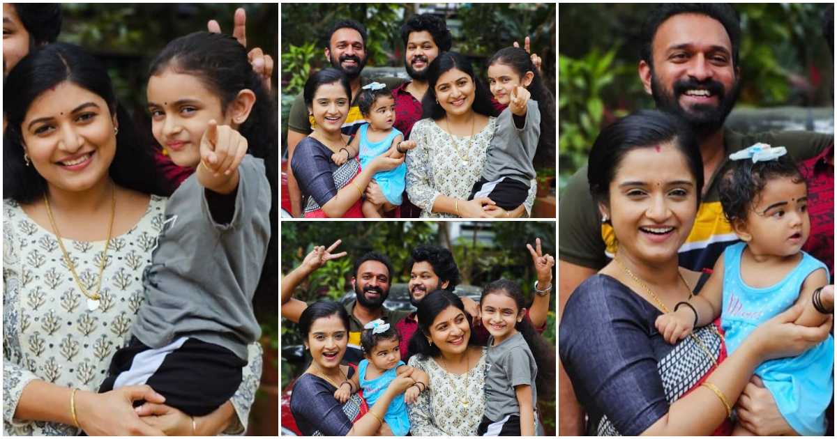 Santhwanam serial family photo viral